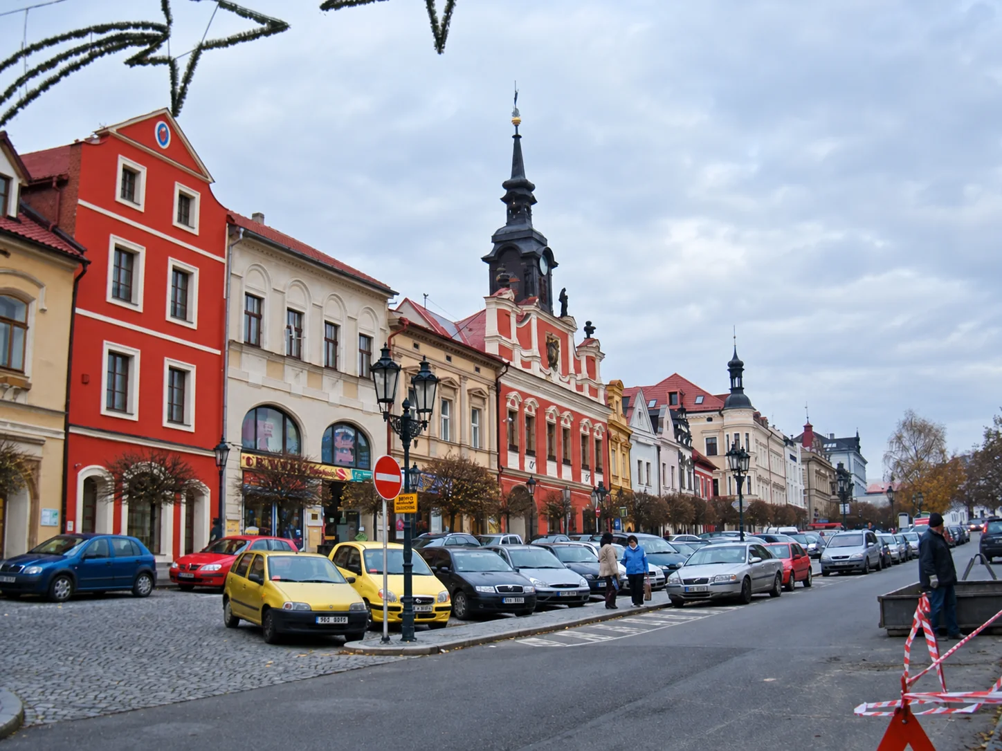 Resselovo náměstí se starou radnicí v Chrudimi