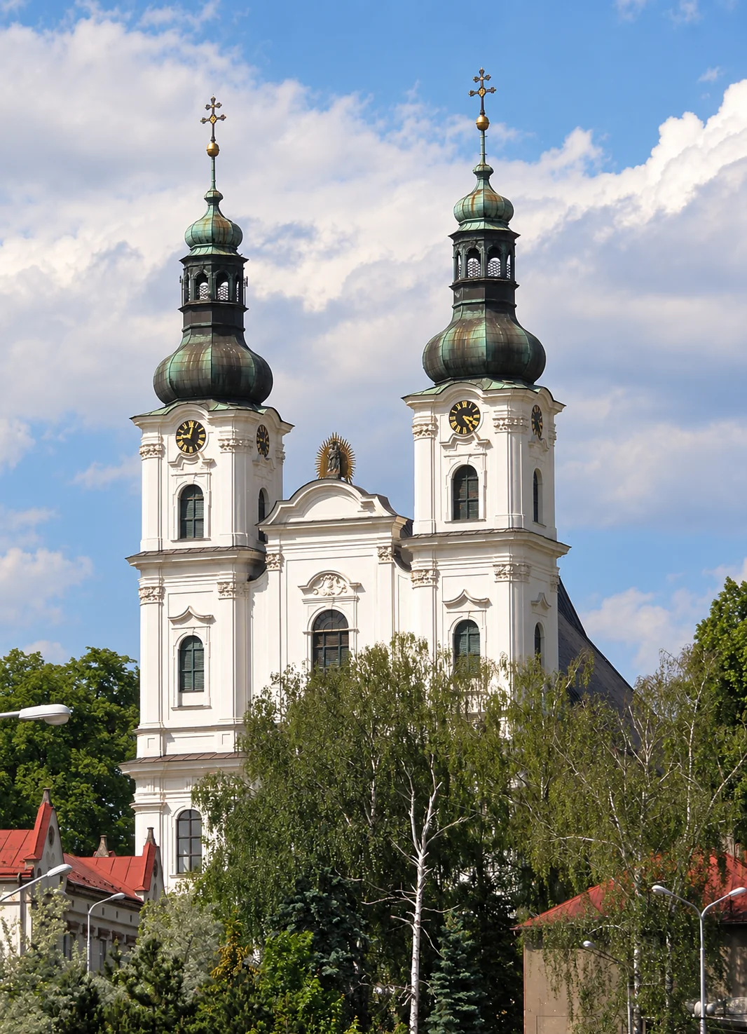 Dvojice věží baziliky ve Frýdku-Místku