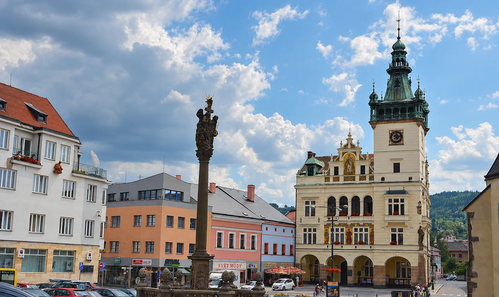 Náchodská radnice a sloup na Masarykově náměstí