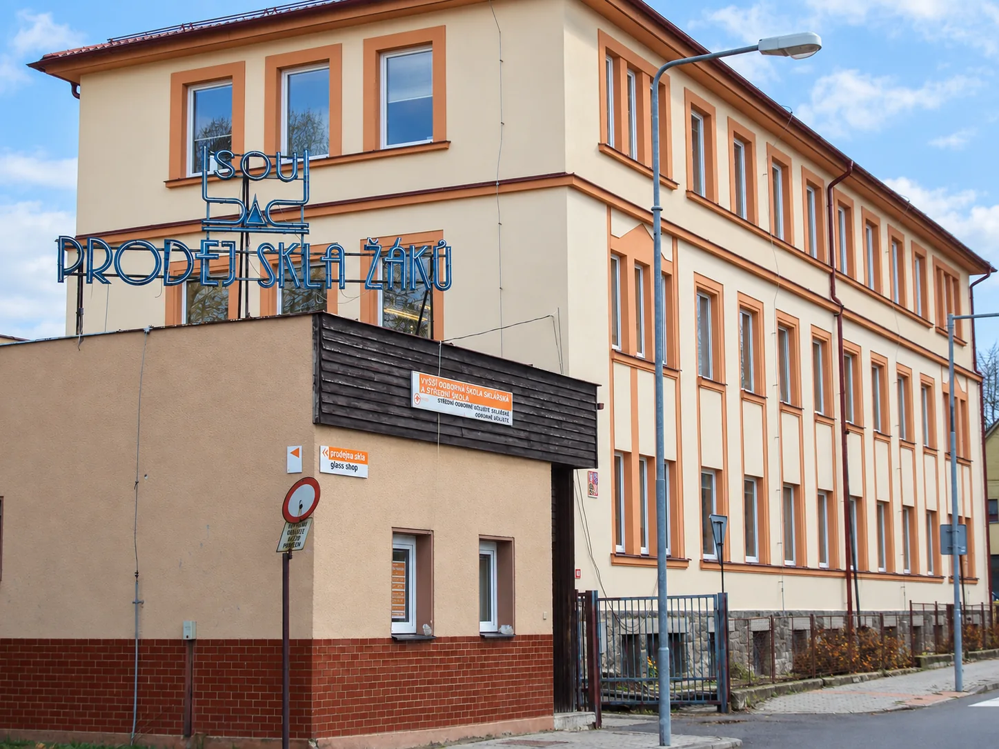 Budova sklářské školy v Novém Boru