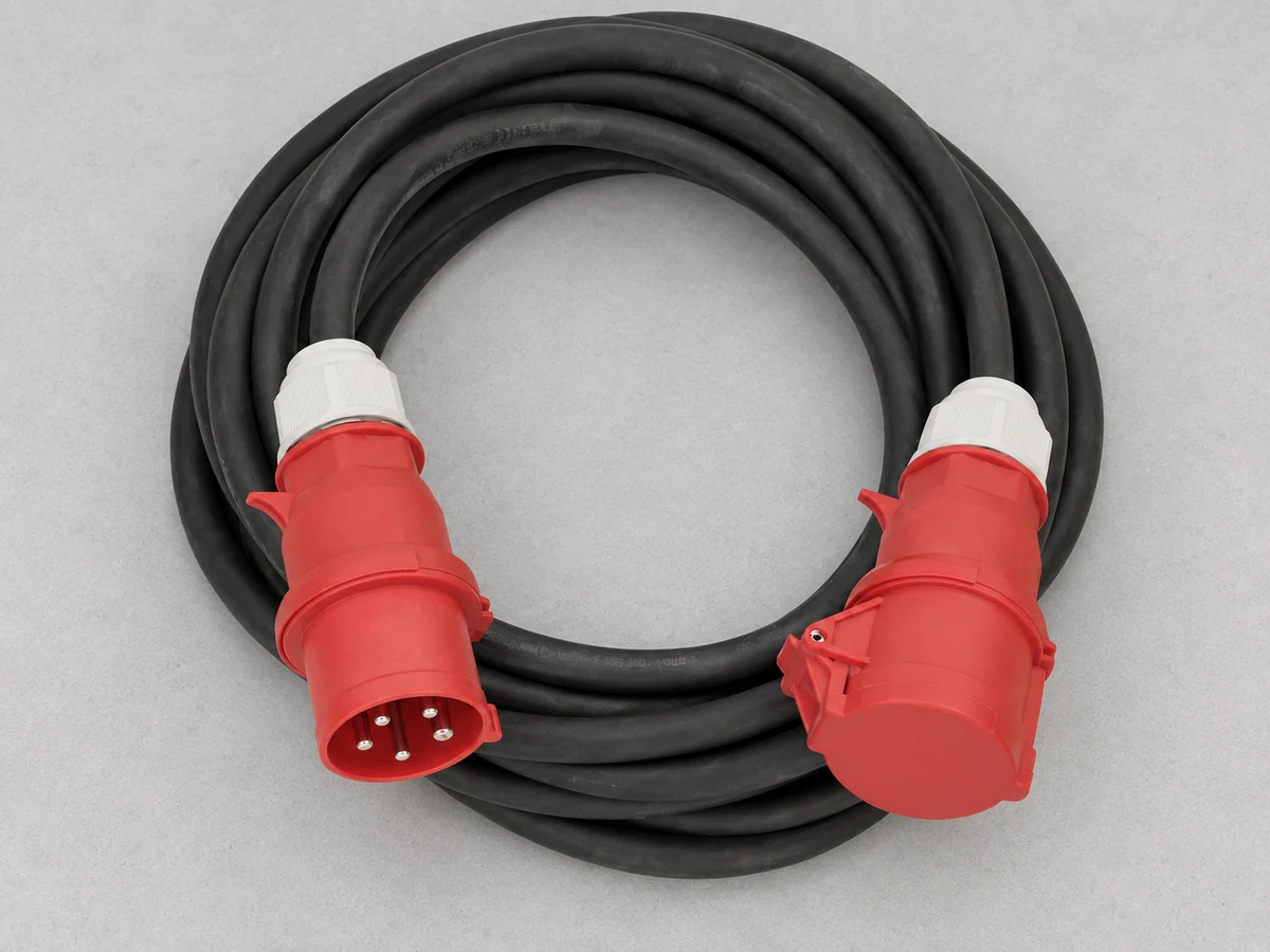Silový kabel s průmyslovými koncovkami