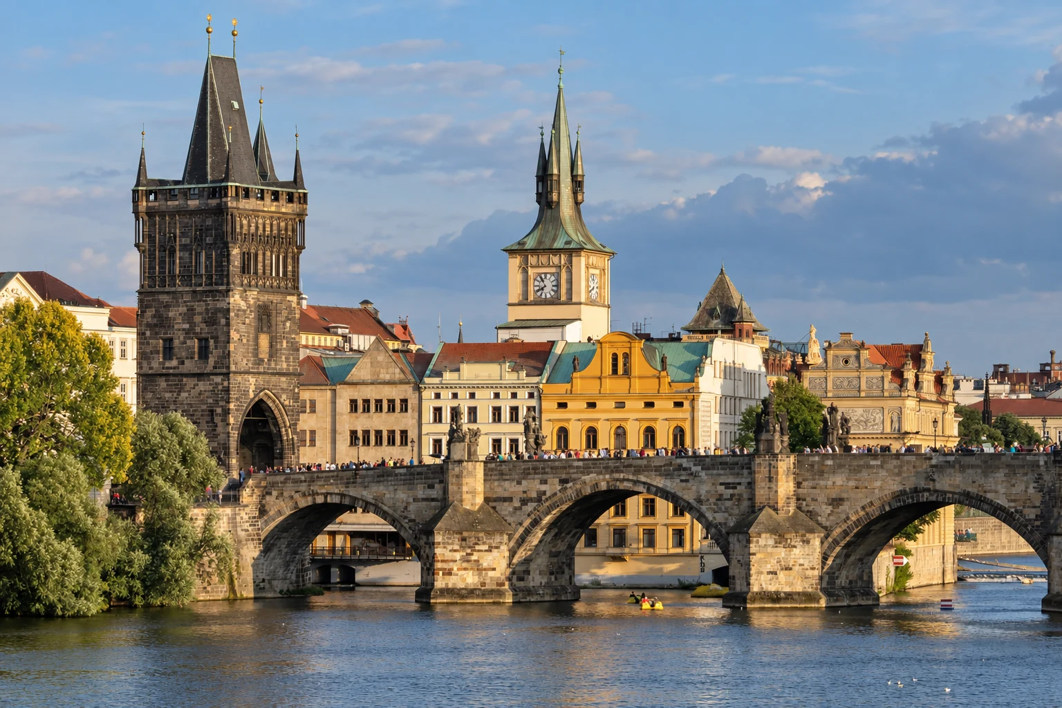 Praha – Karlův most, Staroměstská mostecká věž a Novotného lávka